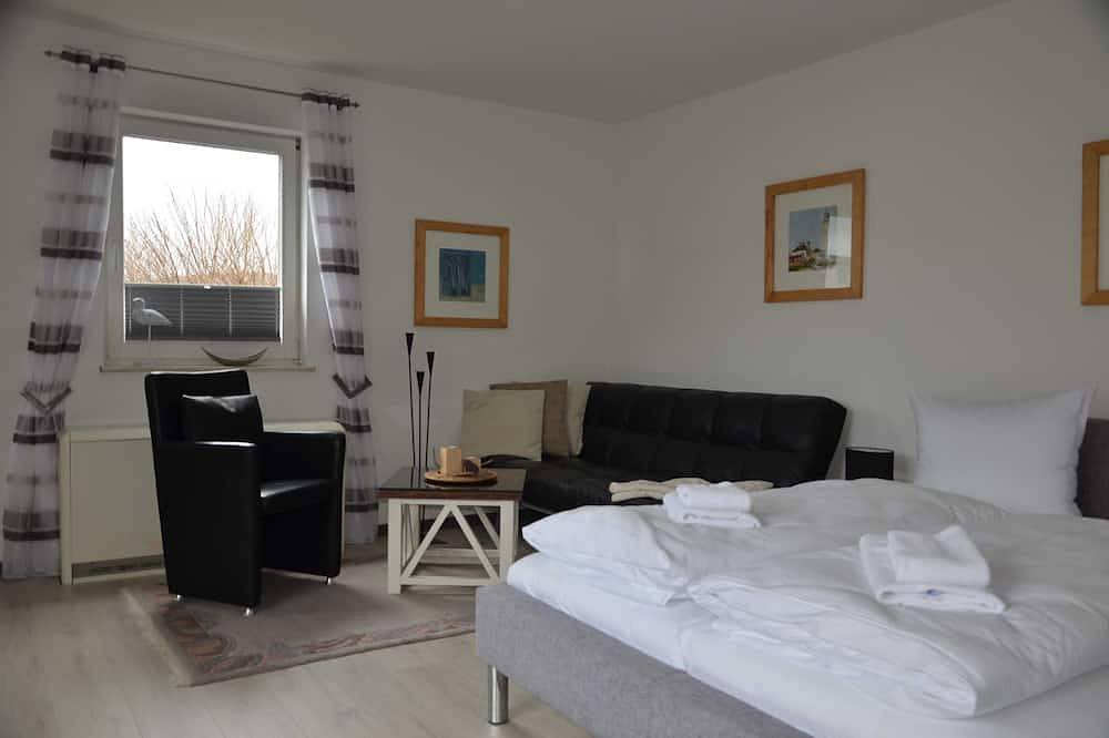 Entire apartment, Villa Monica App. 7 - sea view with two balconies - Vm 7 in Sassnitz, Jasmund National Park