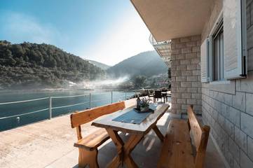 Maison d’hôte pour 7 personnes, avec balcon à Blato
