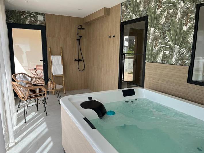 Appartement de vacances pour 2 personnes, avec Jacuzzi ainsi que Terrasse et Jardin