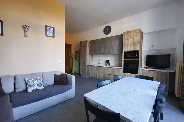 Gîte pour 6 personnes, avec sauna ainsi que piscine et balcon, adapté aux familles à Jausiers - 3