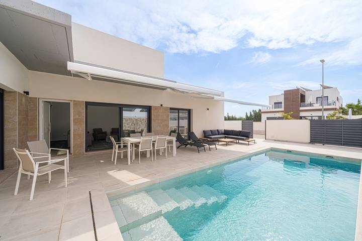 Ferienhaus für 6 Personen, mit Terrasse und Garten an der Costa Blanca - 3