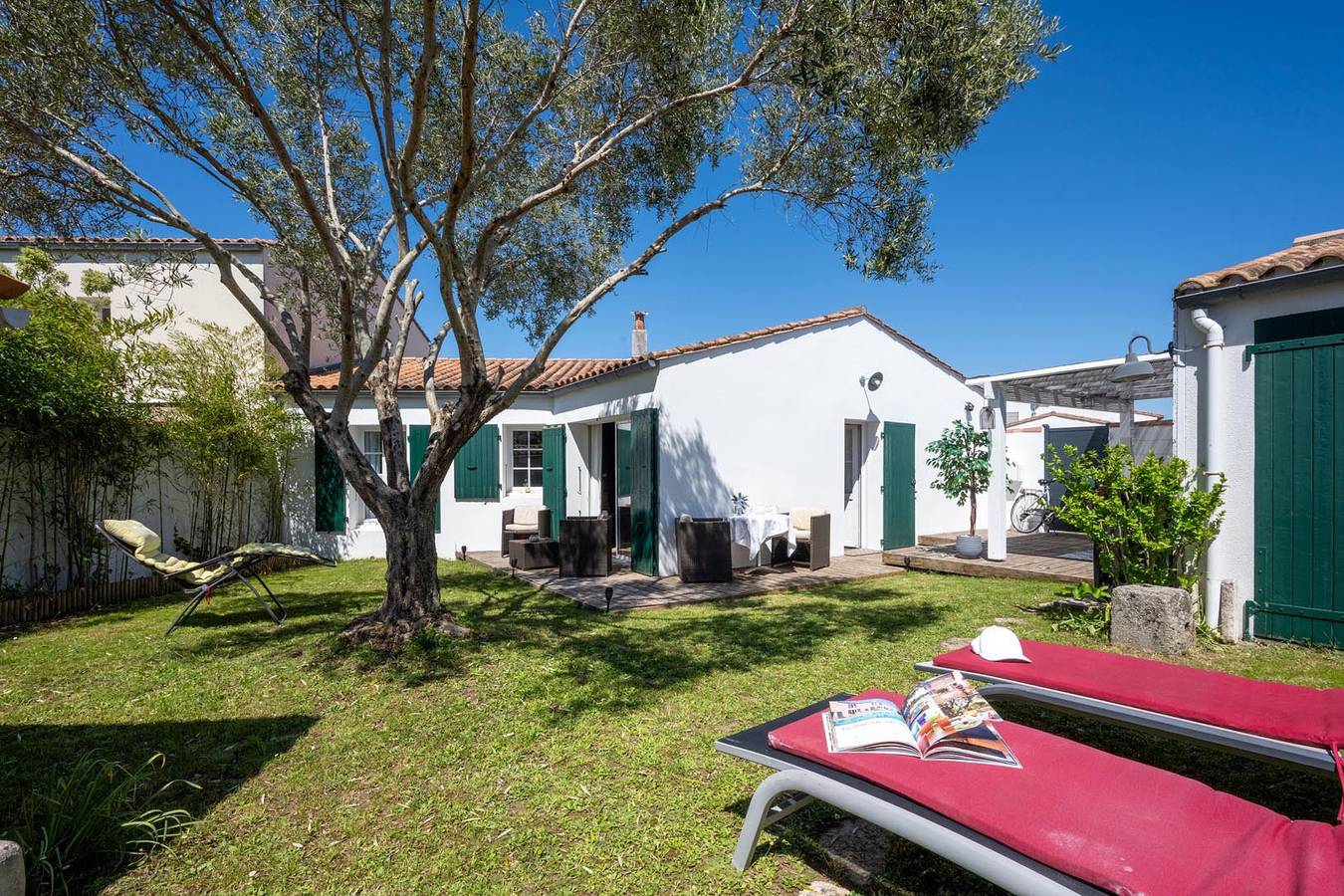 La Flotte Gite avec Parking, TV, et Grill - 200m de la côte in La Flotte, Île de Ré
