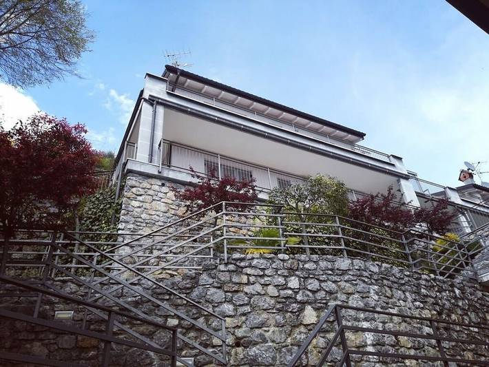 Ferienhaus für 4 Personen, mit Pool und Terrasse sowie Seeblick und Garten