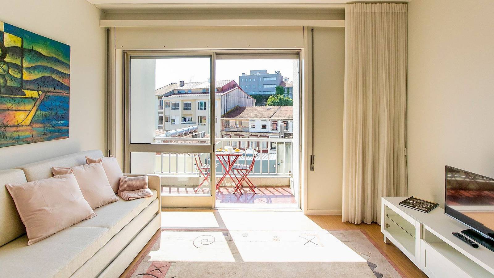 Entire apartment, 3Br Apartment in Santa Catarina by Lovelystay in Santo Ildefonso, Porto