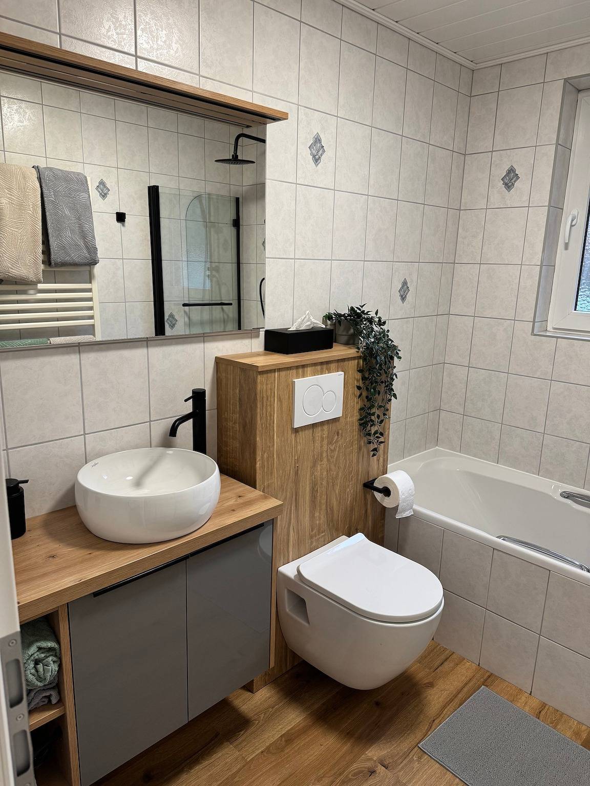 Ganze Wohnung, Ferienwohnung 'Ahlers' mit gemeinsamer Terrasse, privatem Garten und Wi-Fi in Edewecht, Ammerland