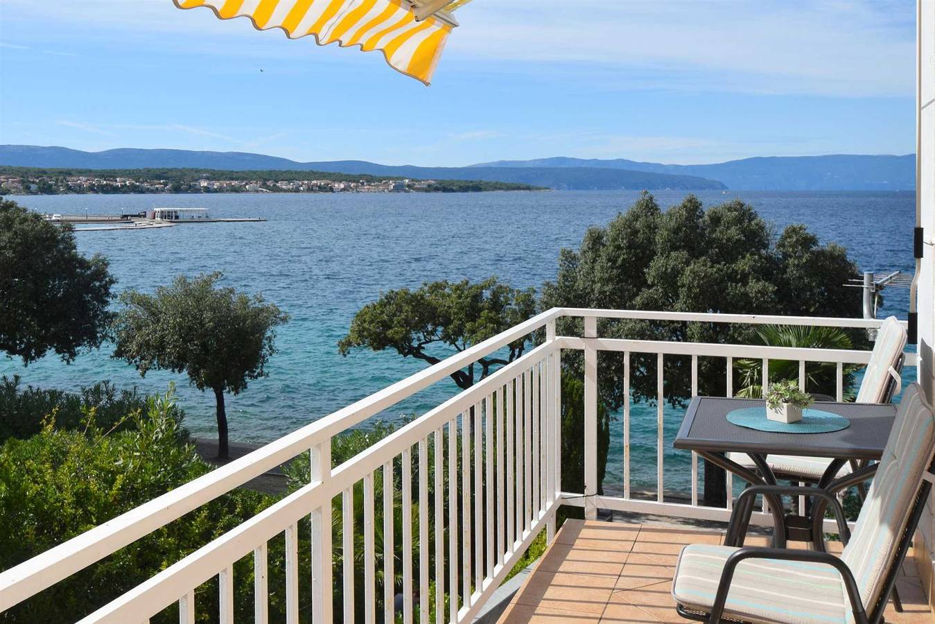 Ganze Wohnung, Studio Margarita 1 mit Meerblick in Malinska-Dubašnica, Krk