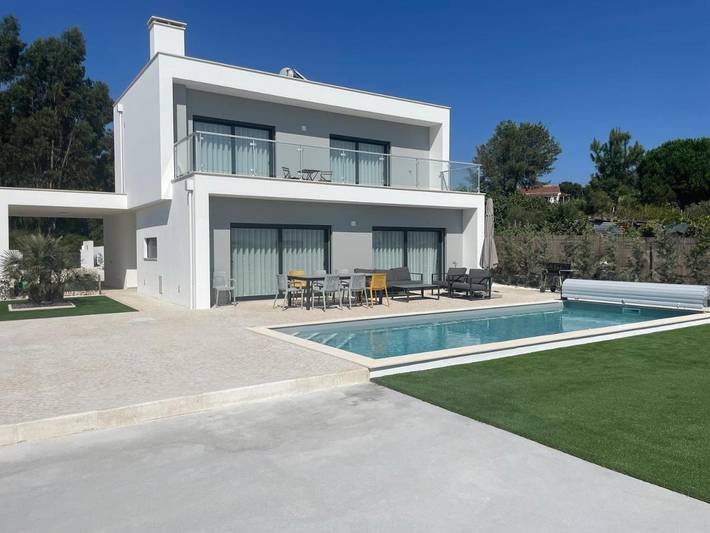 Villa pour 6 personnes, avec piscine ainsi que vue et jardin dans Nadadouro