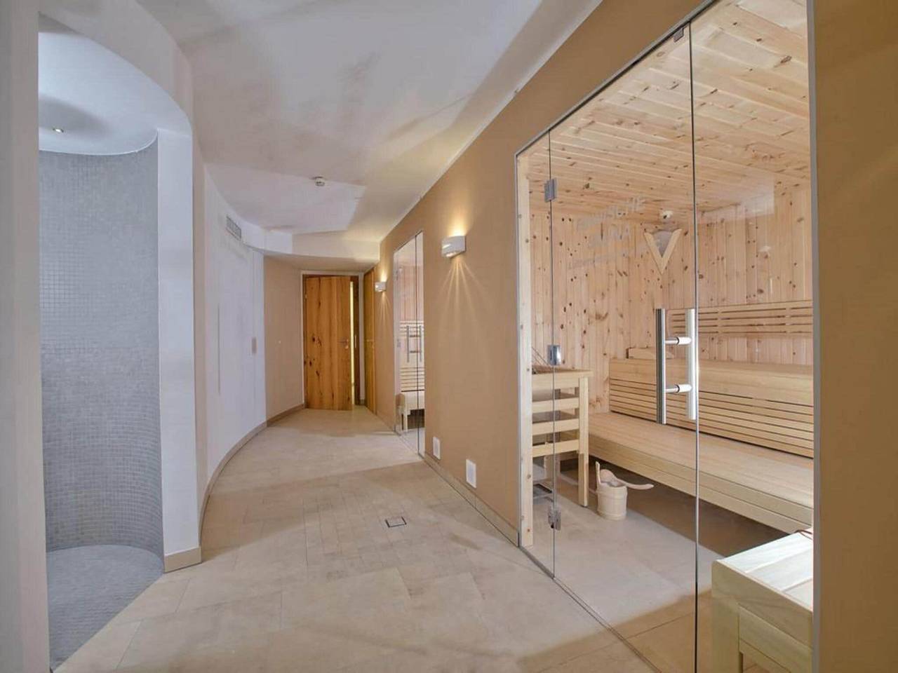 Ganze Wohnung, Beautiful apartment with garden, with access to sauna in Neukirchen am Großvenediger, Pinzgau