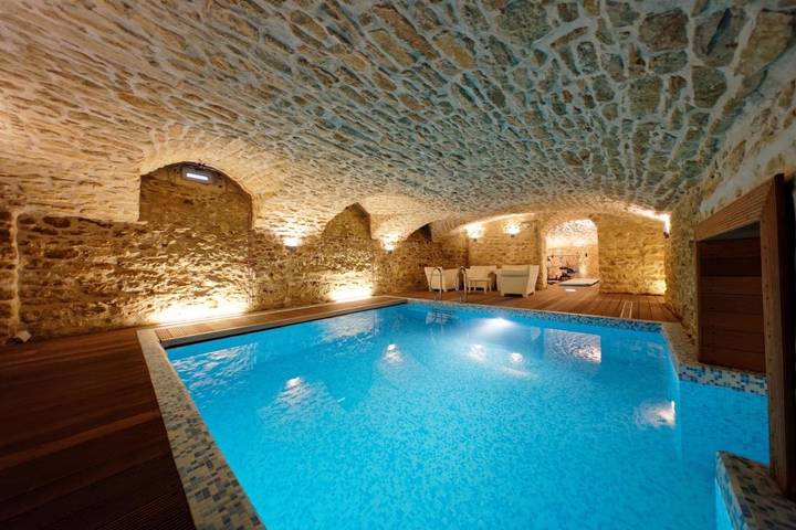 Chambre d’hôte pour 2 personnes, avec Terrasse et Jacuzzi ainsi que Jardin et Piscine