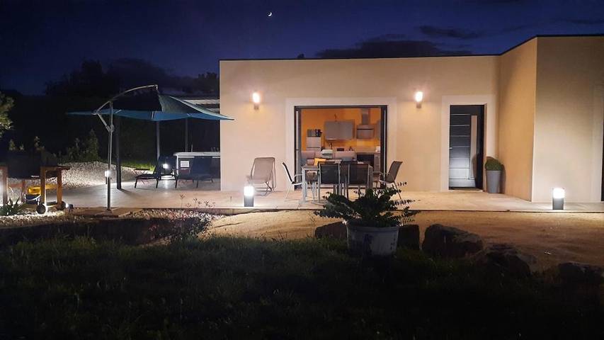 Location de vacances pour 4 personnes, avec vue et jardin à Chatuzange-le-Goubet