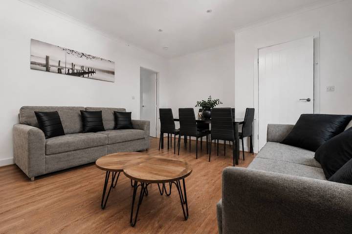 Refurbished Farnworth Home Comfort and Convenience Await for Holiday Makers in Bolton, Greater Manchester
