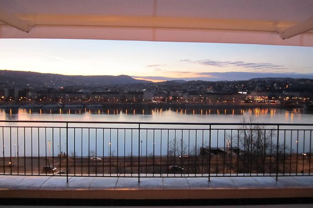 Apartamento entero, Penthouse en el centro con vista única al Danubio y las montañas de Budapest in Budapest, Közép-Magyarország