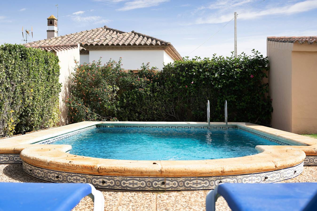 Villa Perez Zara 1 con piscina, jardín y Wi-Fi in Conil de la Frontera, Costa de la Luz