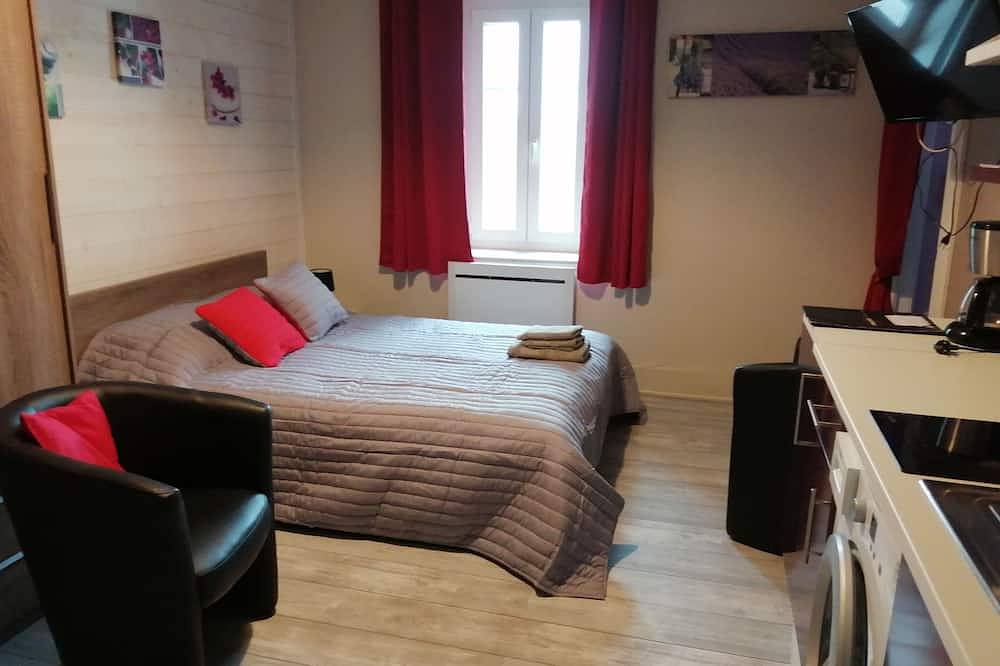 Apartamento entero, Coqué Studio Meublé Jolie Vue, au Calme, 300m des Thermes in Vittel, Neufchâteau