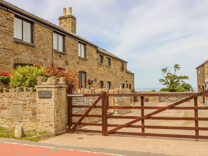 Holiday letting for 2 people, with Garden in Flintshire
