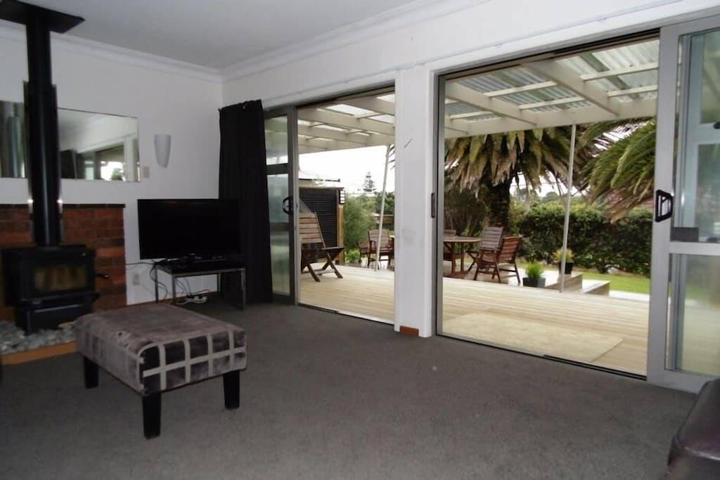 Twin Palms - Kostenlose Wäsche, Reinigung, Wifi & Frühstück. in Kapiti Coast District