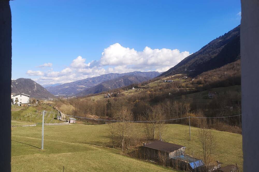 Casa di vacanza a Tomo con bella vista sulla campagna, a 2 km da Feltre. in Feltre, Provincia di Belluno