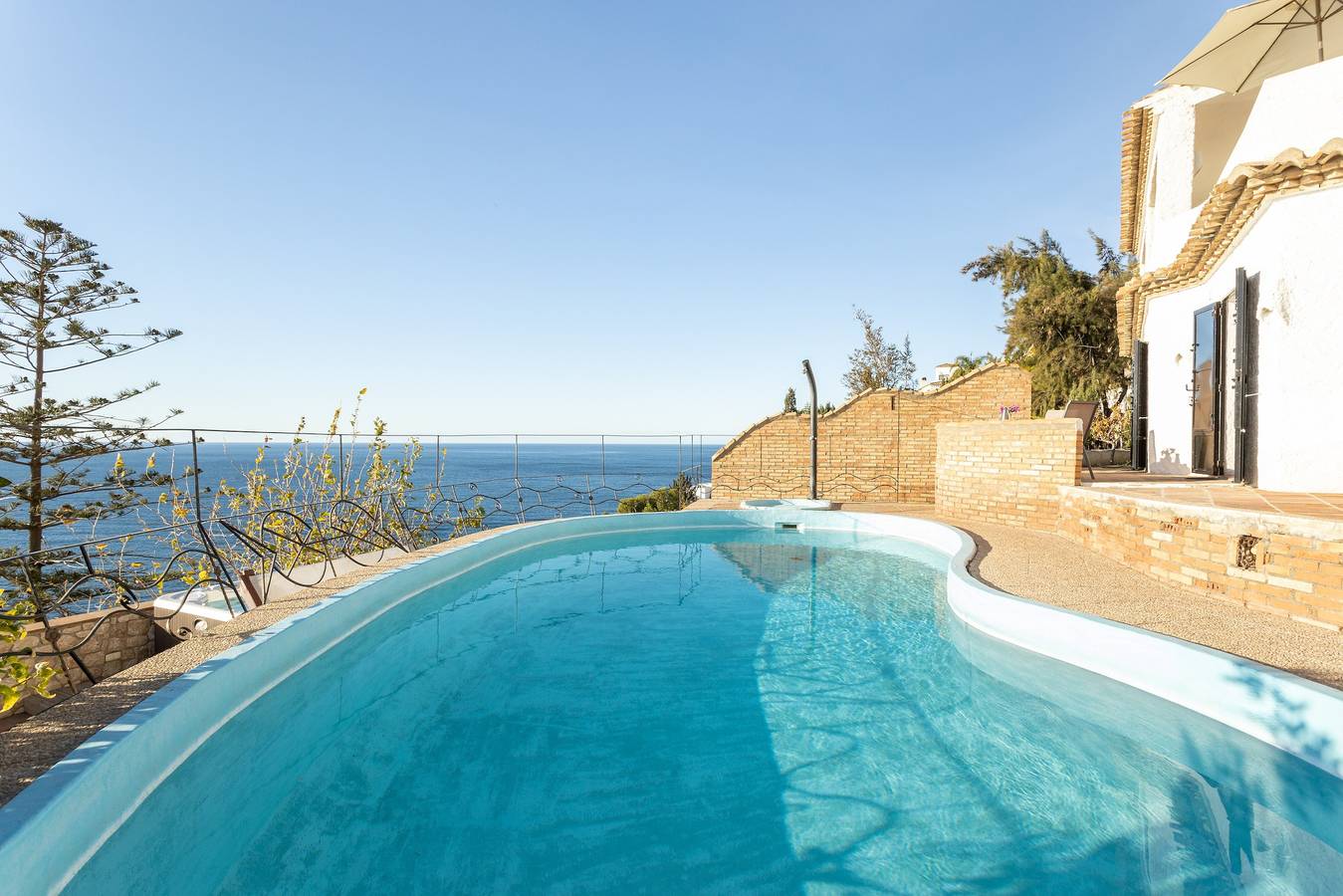 Villa „Casa Lobo“ mit beheiztem Privatpool, Meerblick, Garten & Klimaanlage in Costa Aguilera, Salobreña