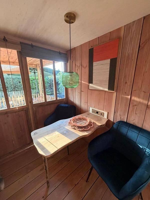 Camping pour 2 personnes, avec Terrasse ainsi que Jardin et Piscine à Arès - 3