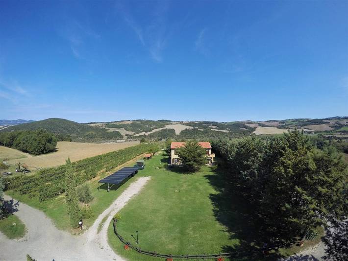 Agriturismo per 5 persone, con balcone e giardino nonché panorama, con animali domestici in Pomarance