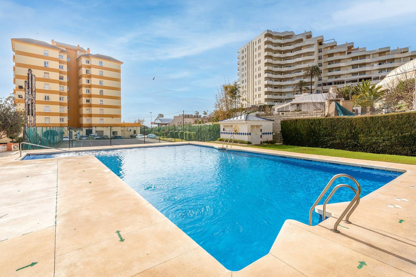 Entire apartment, Apartment "Paradise" on the Beach with Pool, Tennis Court, Terrace & Wi-Fi in Benalmádena Costa, Benalmádena