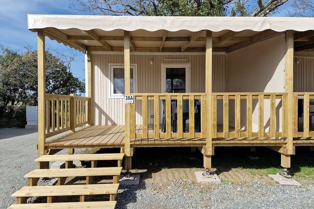 Mobile home for 2 people in a 3-star campsite with indoor swimming pool in Sallertaine, Vendée