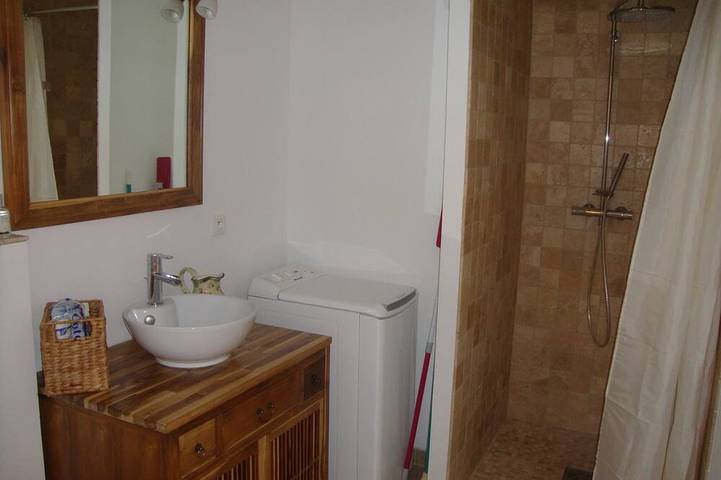 Gîte pour 4 personnes, avec jardin ainsi que piscine et terrasse à L'Isle-sur-la-Sorgue - 4