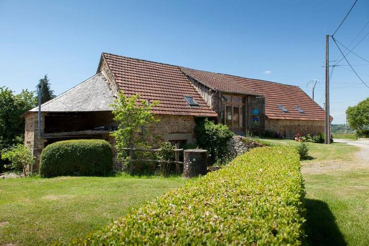 Chambre d’hôte pour 4 personnes, avec Terrasse et Jardin ainsi que Piscine et Vue