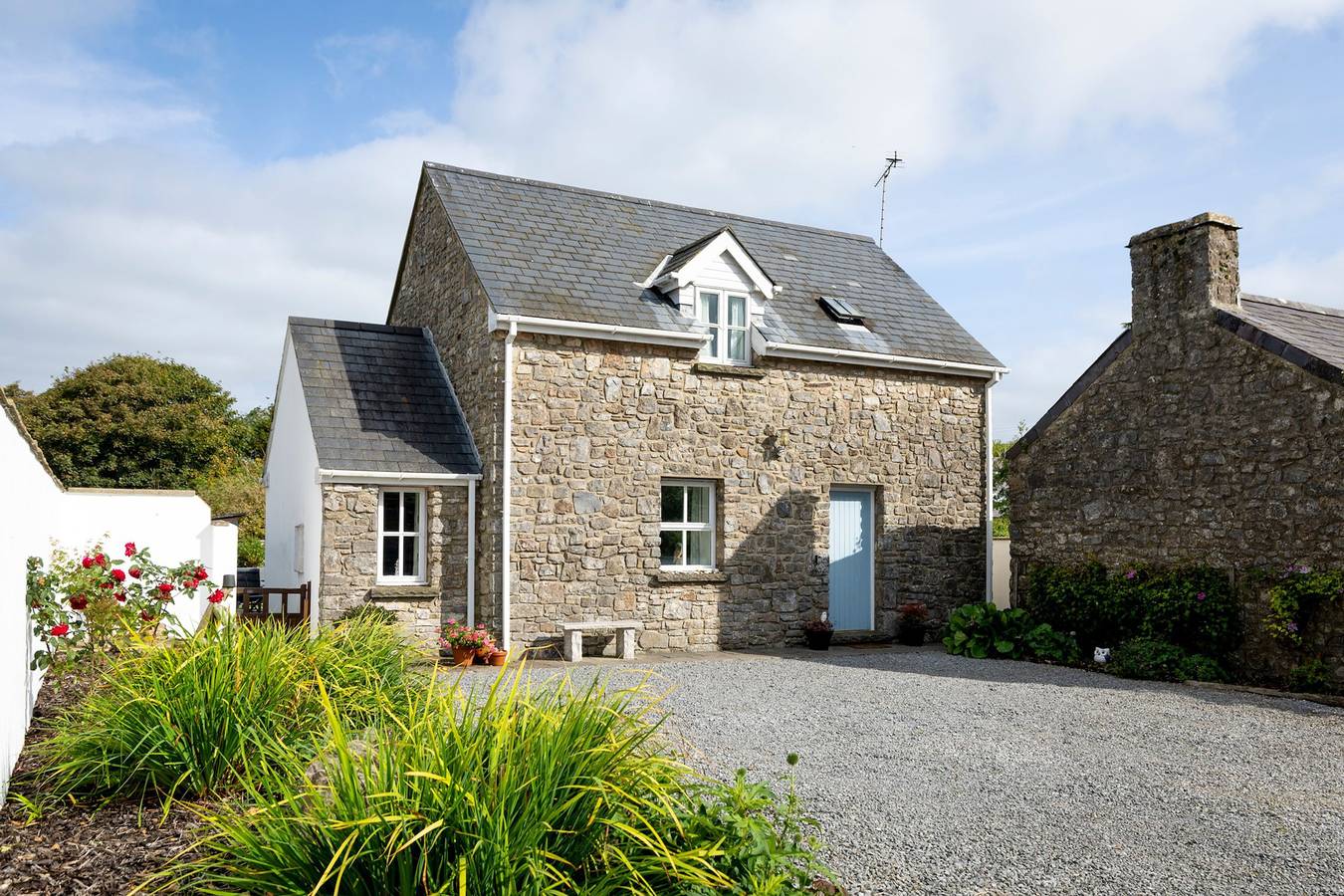 Two Hoots - Peaceful Cottage, Rural views in Pembrokeshire