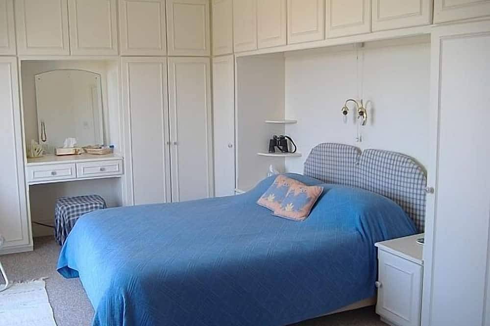 Countryside Cottage 5 mins from the sandy beaches on the Isle of Wight. in Brighstone, Isle of Wight