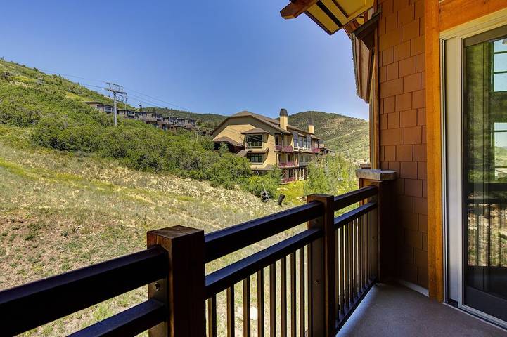 Vacation rental for 14 people, with pool and sauna as well as hot tub and balcony in Park City UT