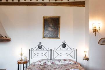 Villa for 12 Guests in Siena, Siena Province, Picture 4