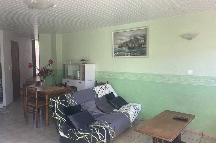 House Castelneau in Sarlat for 2/3 persons with swimming pool and parking in Sarlat-la-Canéda, Périgord Noir