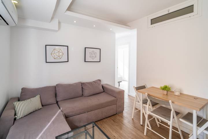 Entire apartment, Cubo's Espronceda Malaga Apartment in Carretera de Cádiz, Malaga