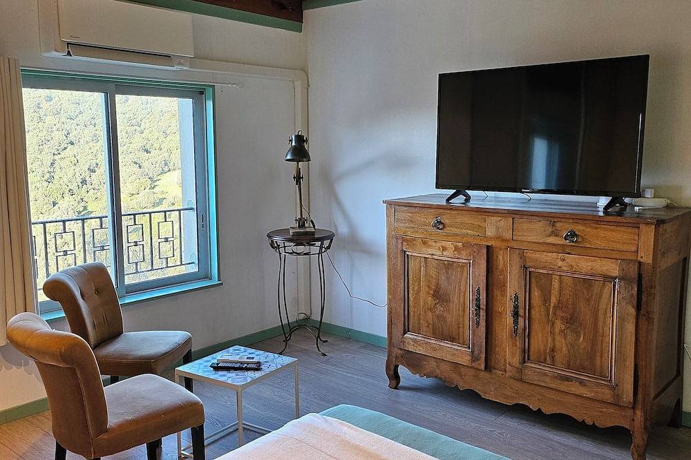 Accommodation A Ritonda (room+bath+kitchen), quiet with mountain view in Sollacaro, Arrondissement de Sartène