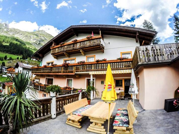 Ferienwohnung für 2 Personen, mit Balkon und Terrasse sowie Garten und Sauna