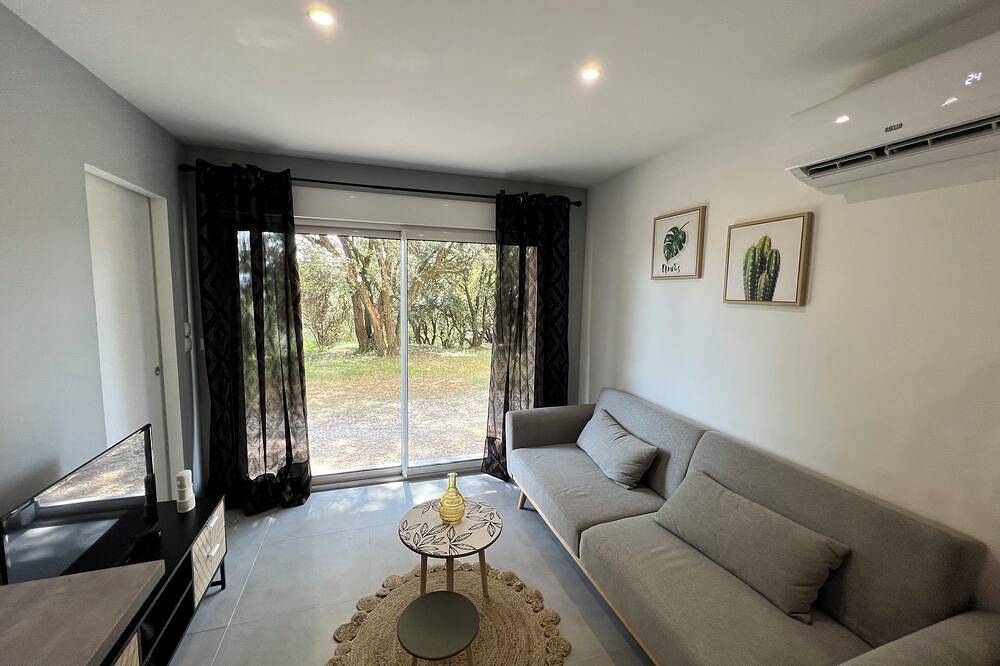 Appartement entier, Appartement rez-de-chaussée de chaussée entièrement rénové in Mondragon, Vaucluse