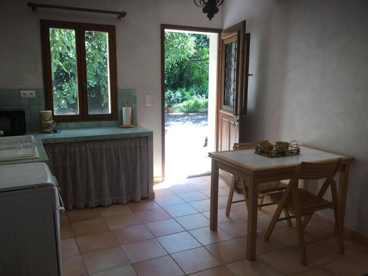 Appartement entier, One-Bedroom Apartment in Istres, Côte méditerranéenne (France)