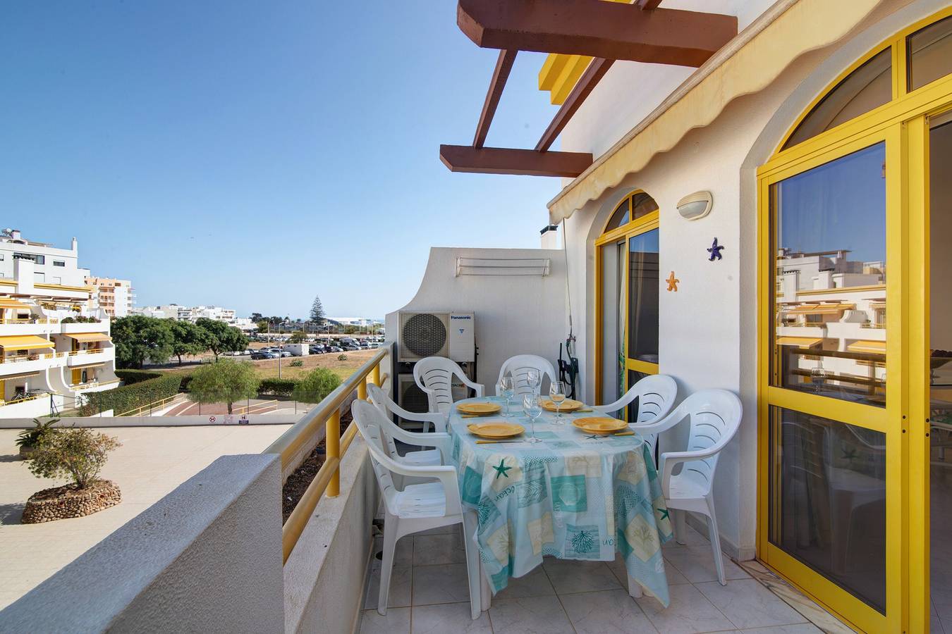 Ganze Wohnung, Ferienwohnung "Vila Mar Azul" mit Balkon, Gemeinschaftspool und Wlan in Quarteira, Faro Distrikt
