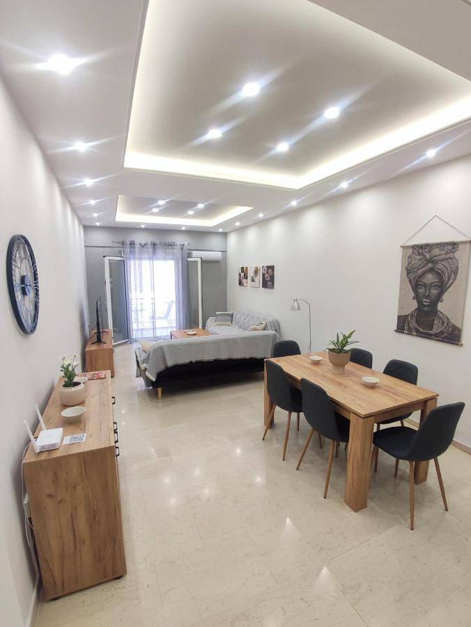 Apartamento para 4 personas, con vistas y terraza en Corinto