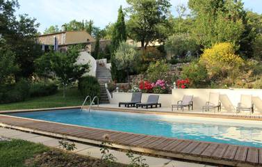 Gîte pour 2 personnes, avec piscine et jardin à Murs