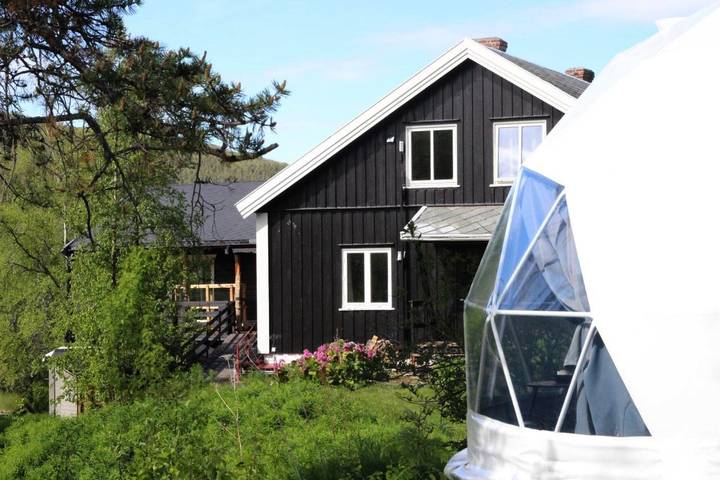 Hotel for 2 personer, med sauna og hage, dyr tillatt i Finnmark