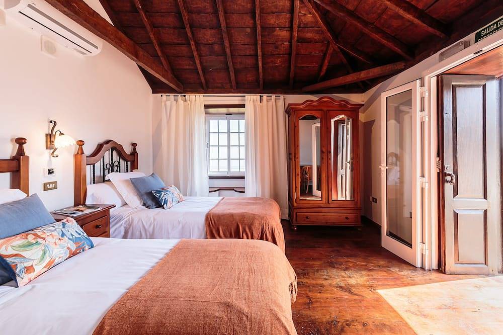 Spacious country house in Breña Alta, La Palma with panoramic views in Breña Alta, La Palma South