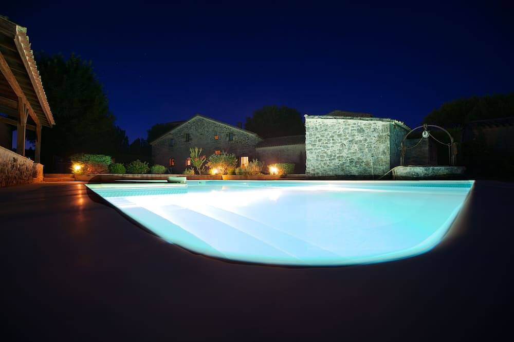 Belle Maison De Vacances En Pierre Confortable Au Calme  Avec Piscine Privative in Paulhiac, Région de Villeneuve-sur-Lot