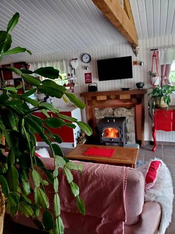 Gîte pour 2 personnes, avec jardin et vue à Plounévez-Quintin