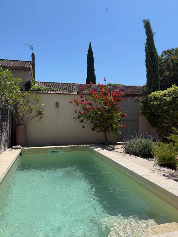 Le Mazet rose, maison avec piscine, parking et clim dans le centre in Saint-Rémy-de-Provence, Région d'Arles