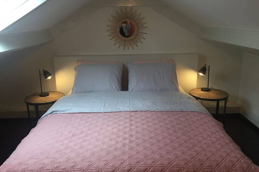 Geheel appartement, Boutique Apartments Bergen \"Pink\" with sunny private terrace & courtyard in Bergen (Noord-Holland), Noord-Holland - Kust van de Noordzee