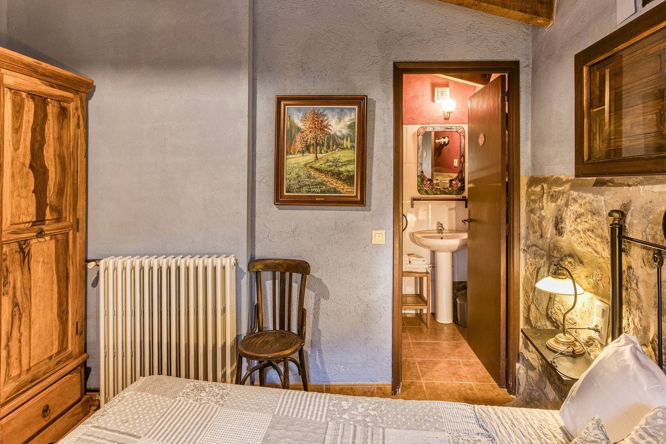 Habitación 'Viura' con vistas a la montaña, piscina compartida y terraza compartida in Montagut y Oix, Garrotxa