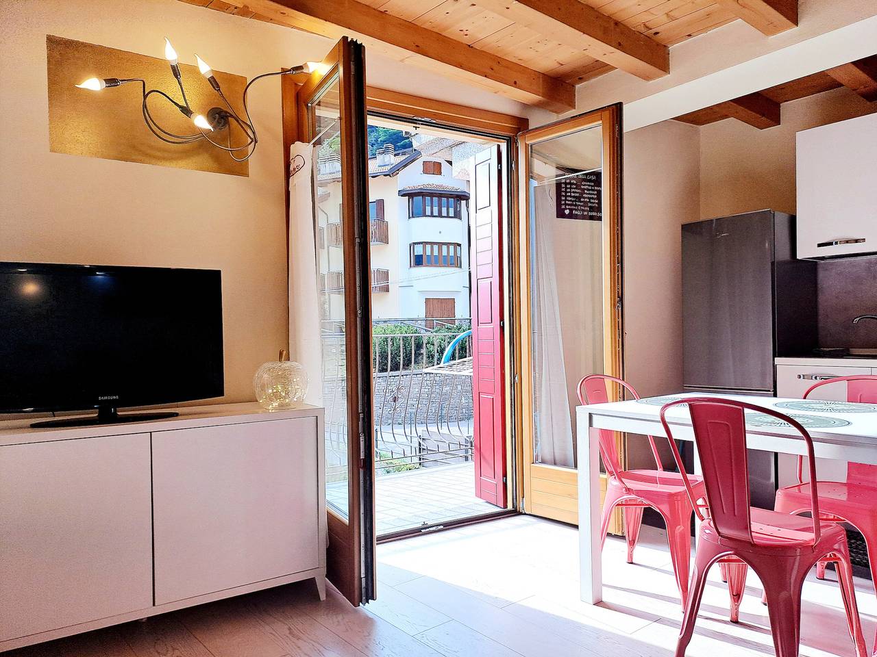 Appartamento intero, Appartamento 'La Casa Di Allegra' con vista sulle montagne e balcone in Vione (villaggio), Vione