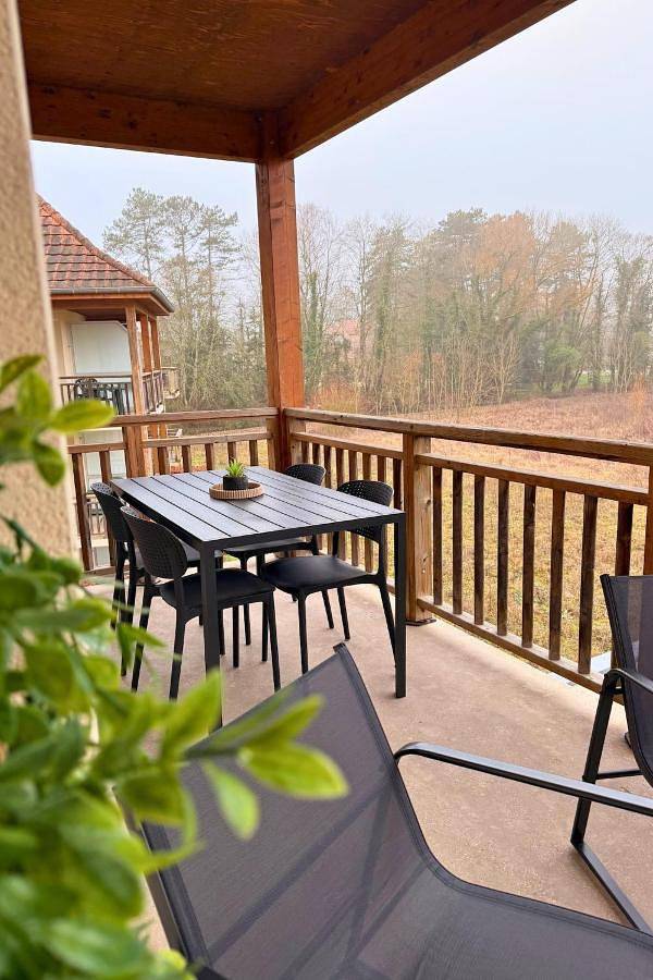 Gîte pour 6 personnes, avec vue et piscine ainsi que sauna et terrasse à Levernois - 2